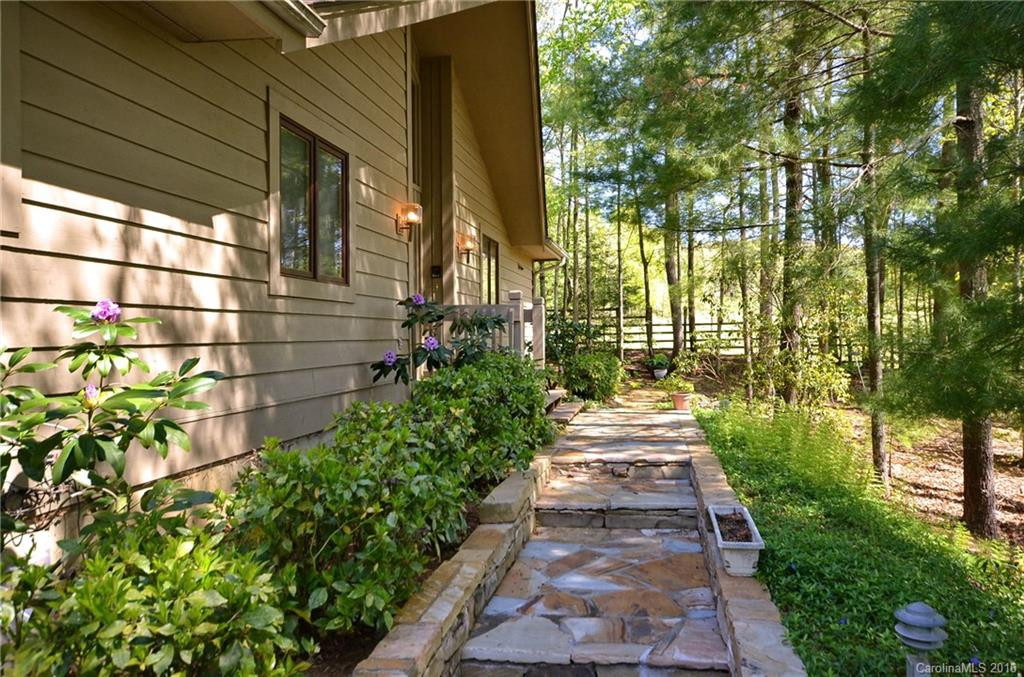 396 Cummings Parkway - Photo 4