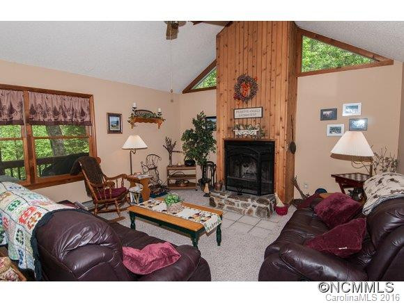 1048 Summit Drive - Photo 2
