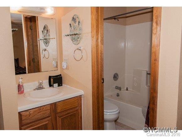1048 Summit Drive - Photo 11
