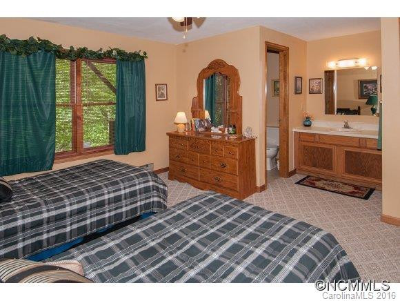 1048 Summit Drive - Photo 12