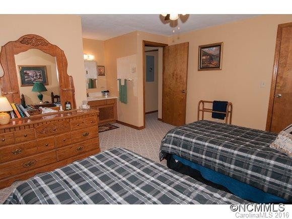 1048 Summit Drive - Photo 13