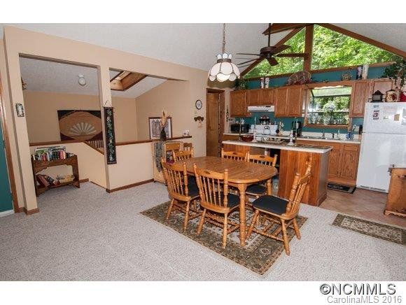 1048 Summit Drive - Photo 3