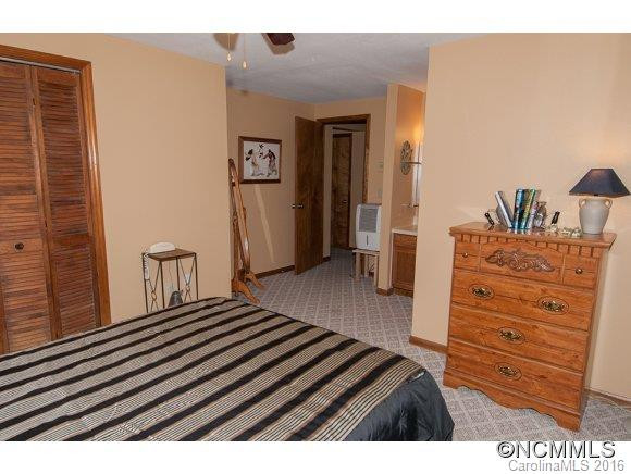 1048 Summit Drive - Photo 10
