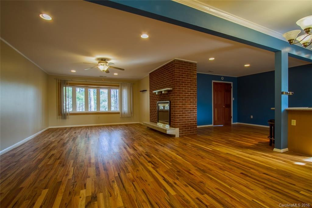 481 University Heights - Photo 2