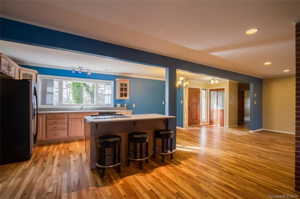 481 University Heights - Photo 3
