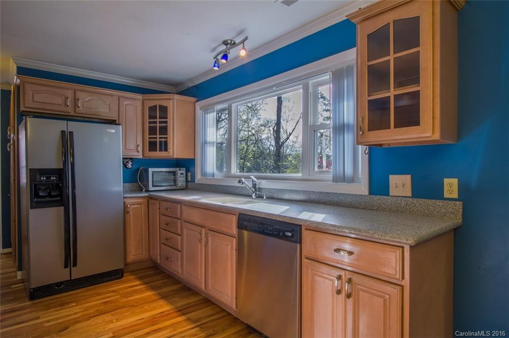 481 University Heights - Photo 4