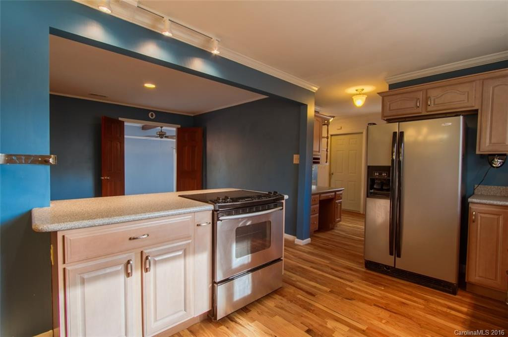481 University Heights - Photo 6