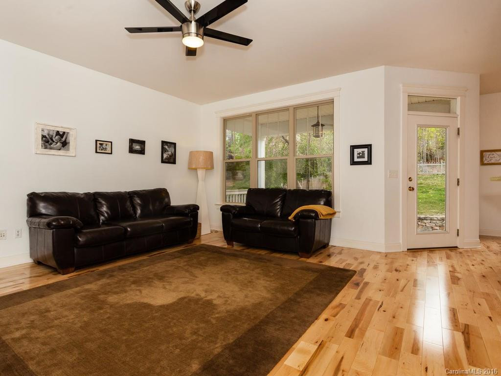 411 Mountain Wasp Drive - Photo 4