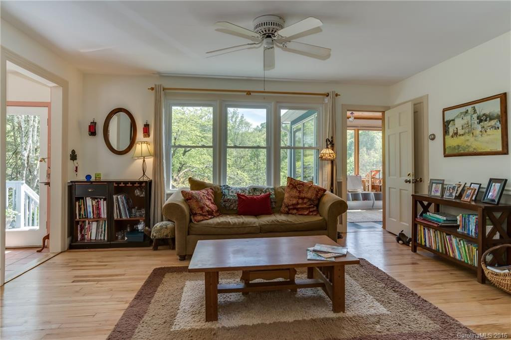 543 New Market Road - Photo 4