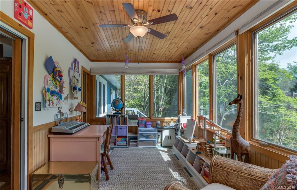 543 New Market Road - Photo 10
