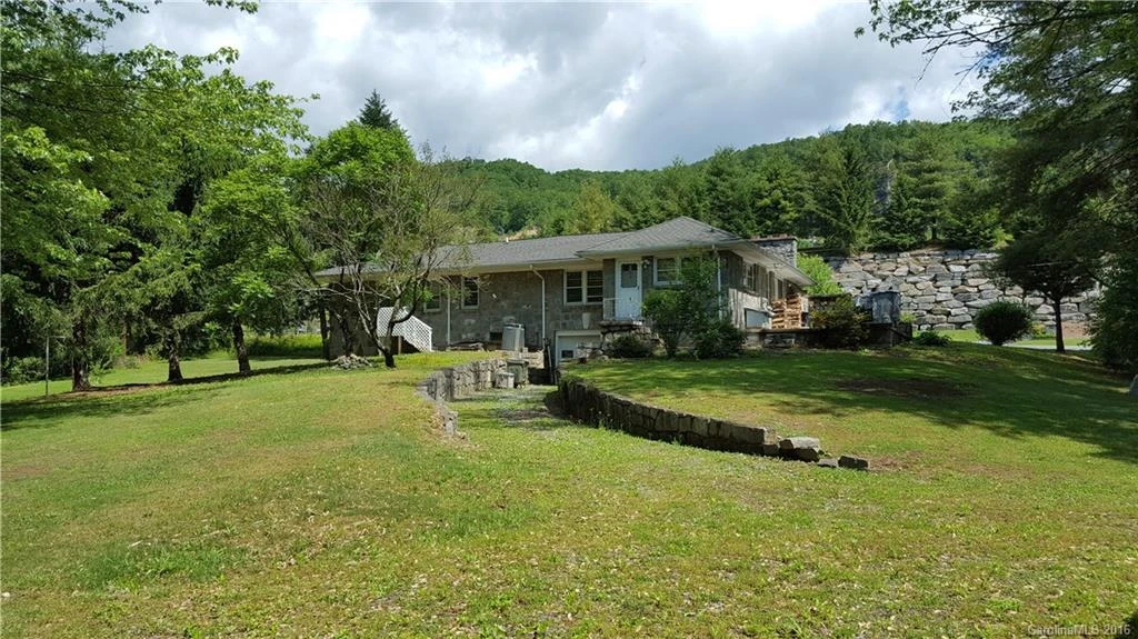 3528 Hendersonville Highway