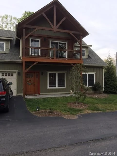 5 Roselyn Way #5