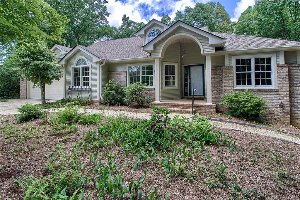 102 Brewster Circle