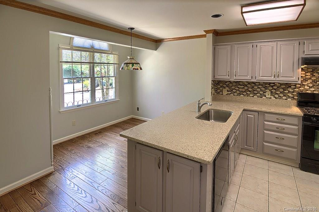 102 Brewster Circle - Photo 3