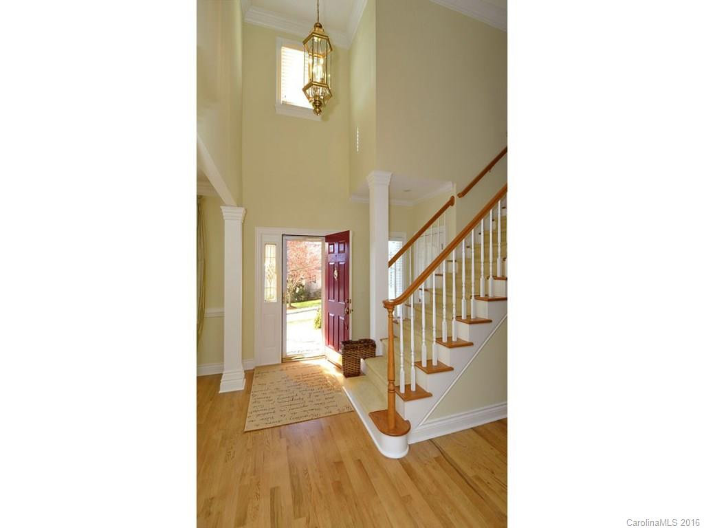 19 Tiverton Lane - Photo 2
