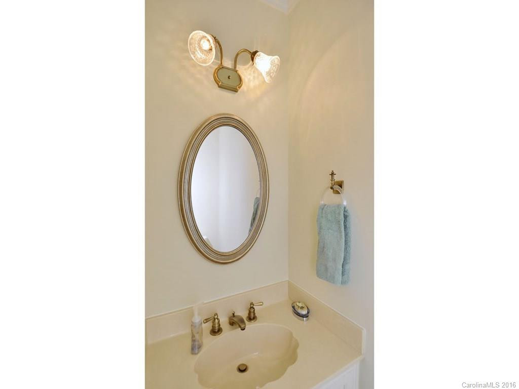 19 Tiverton Lane - Photo 12