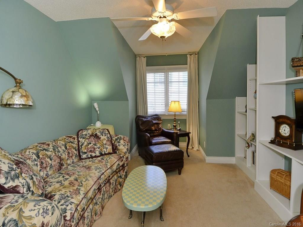 19 Tiverton Lane - Photo 13