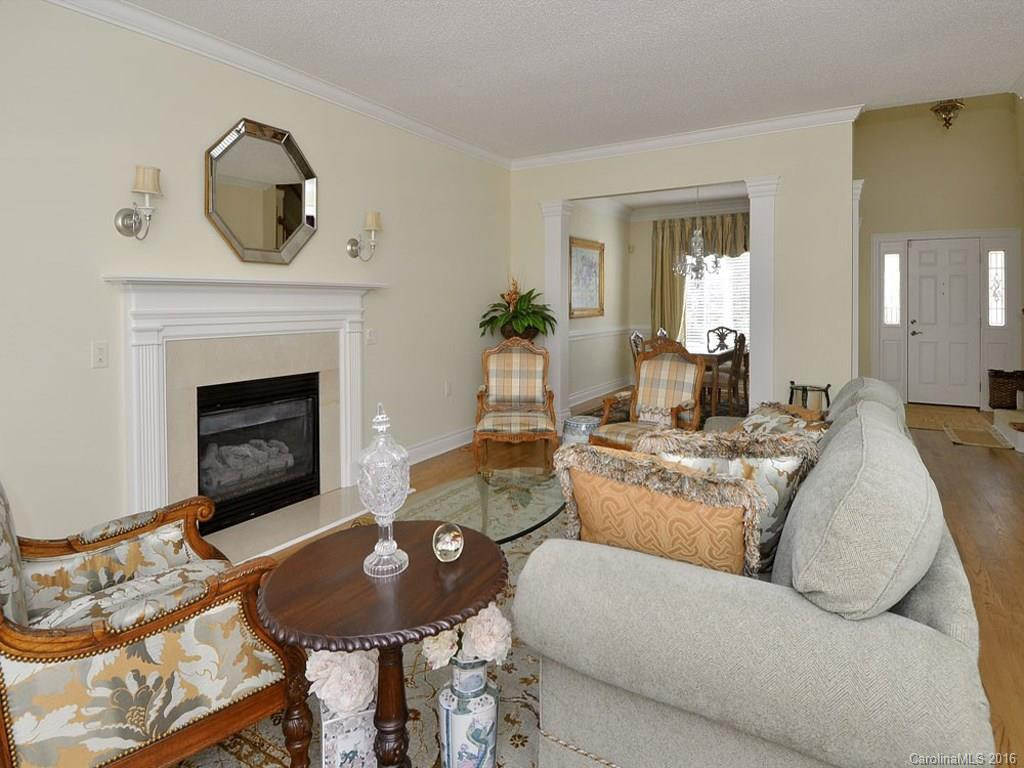 19 Tiverton Lane - Photo 4