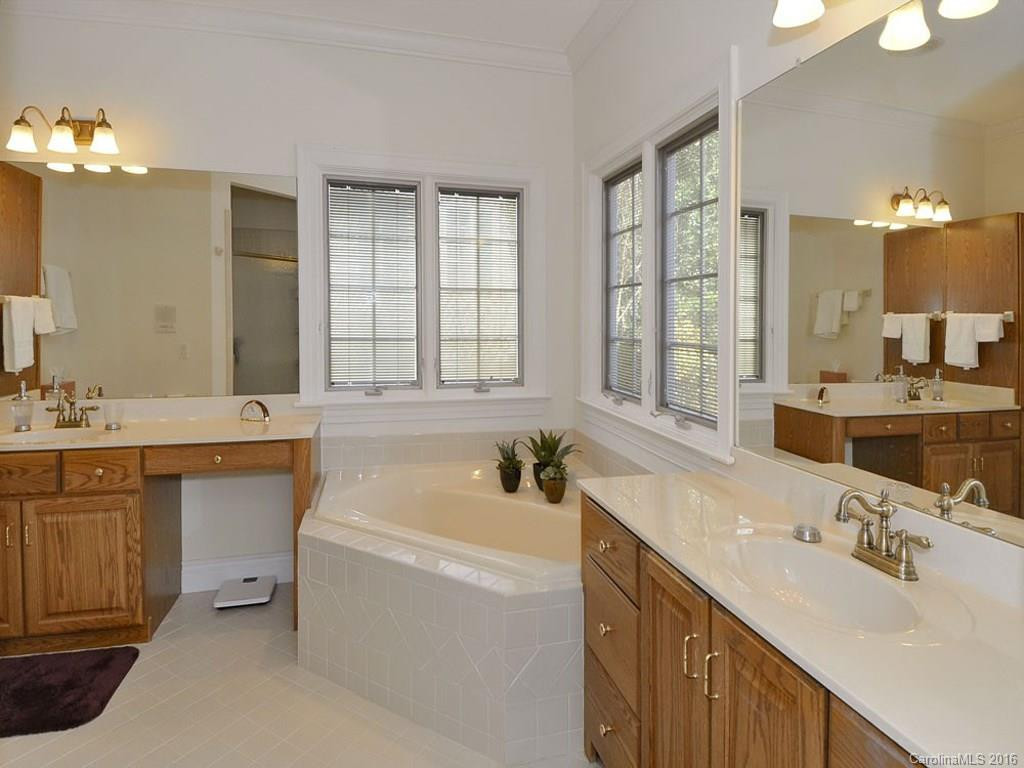 19 Tiverton Lane - Photo 10
