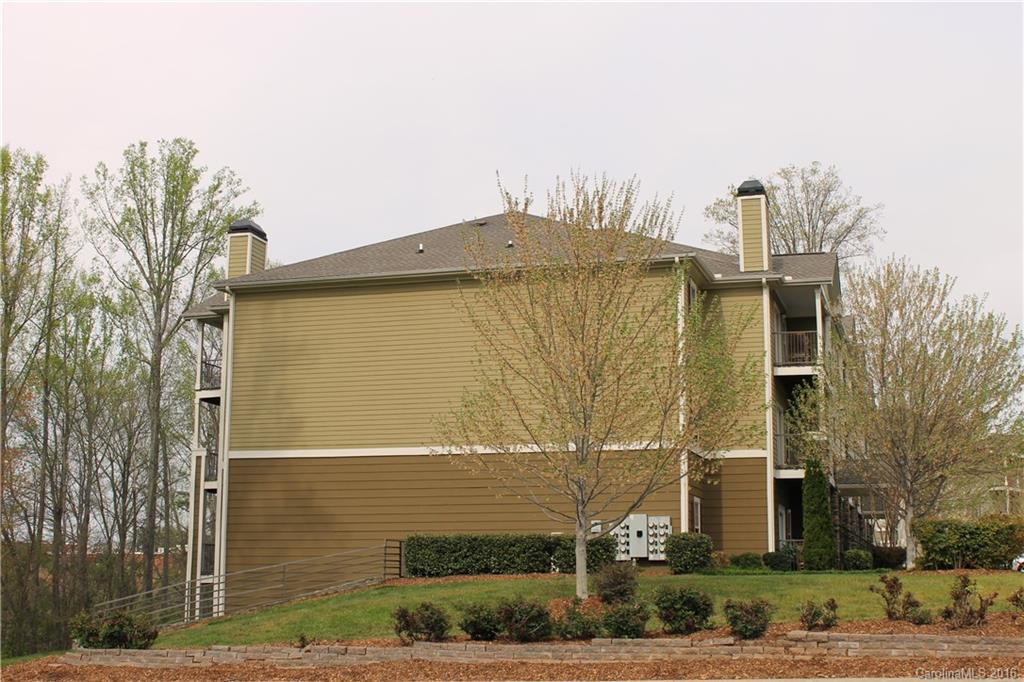 500 Vista Lake Drive #206