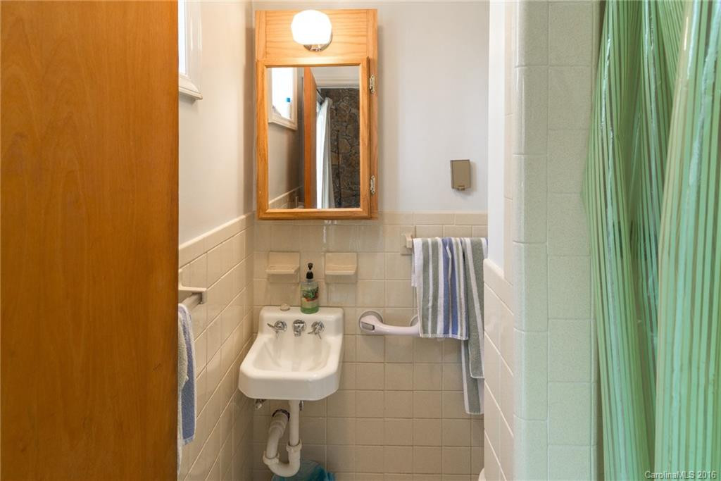 7 Holly Hill Drive - Photo 12