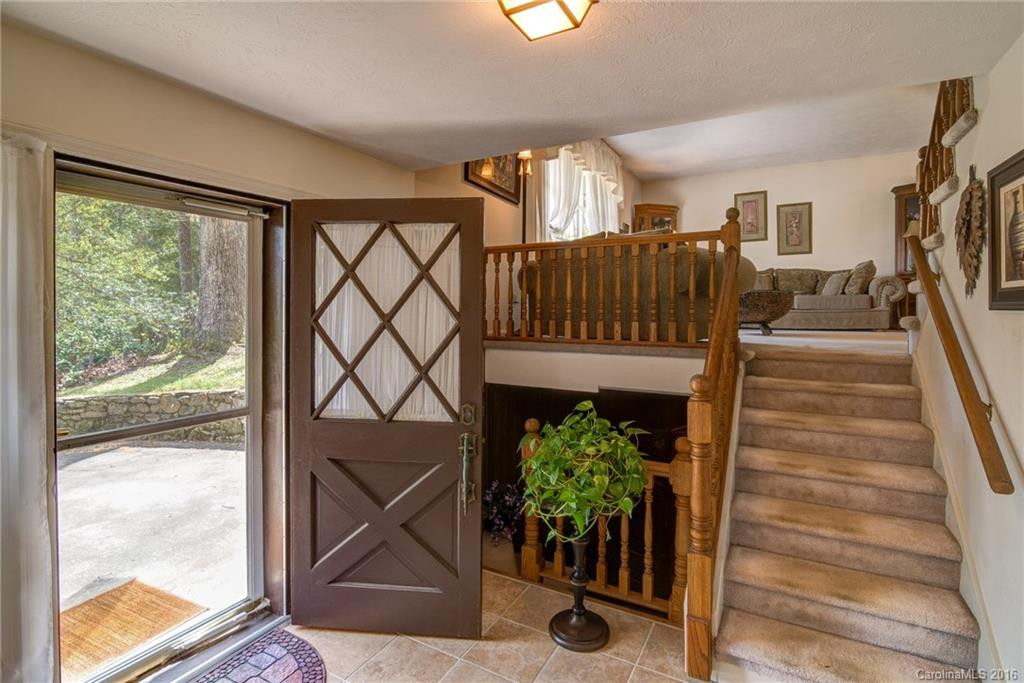 7 Holly Hill Drive - Photo 4