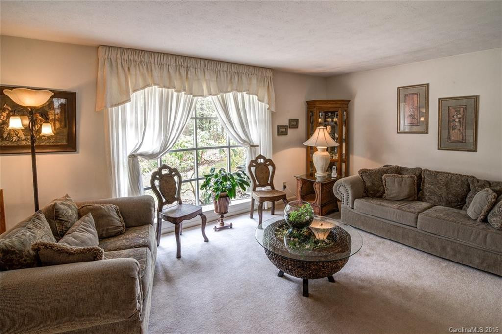 7 Holly Hill Drive - Photo 5
