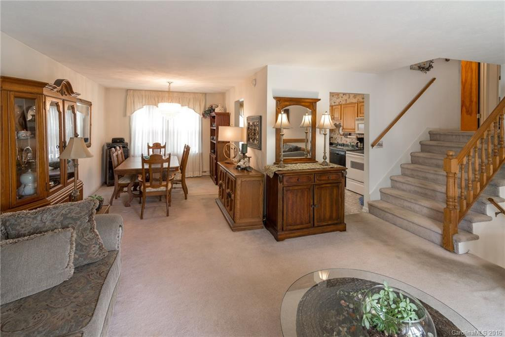 7 Holly Hill Drive - Photo 6