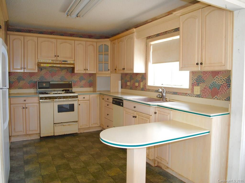 1011 Cherokee Drive - Photo 2
