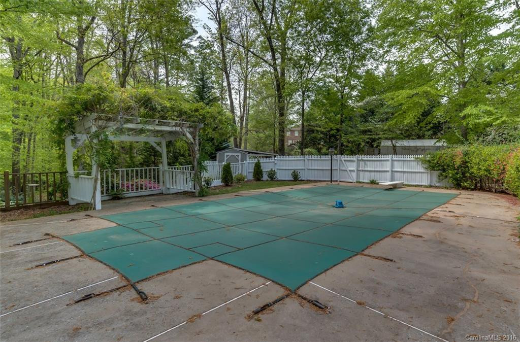 310 Ivy Drive - Photo 4