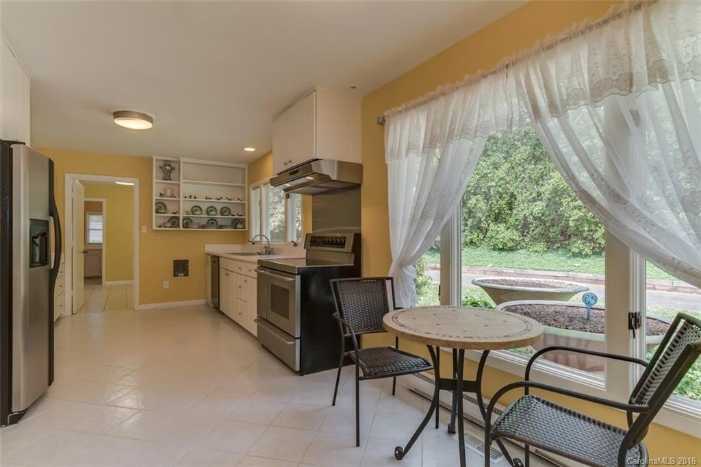 310 Ivy Drive - Photo 6