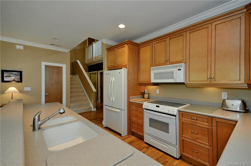 111 Augusta Circle #17 - Photo 4