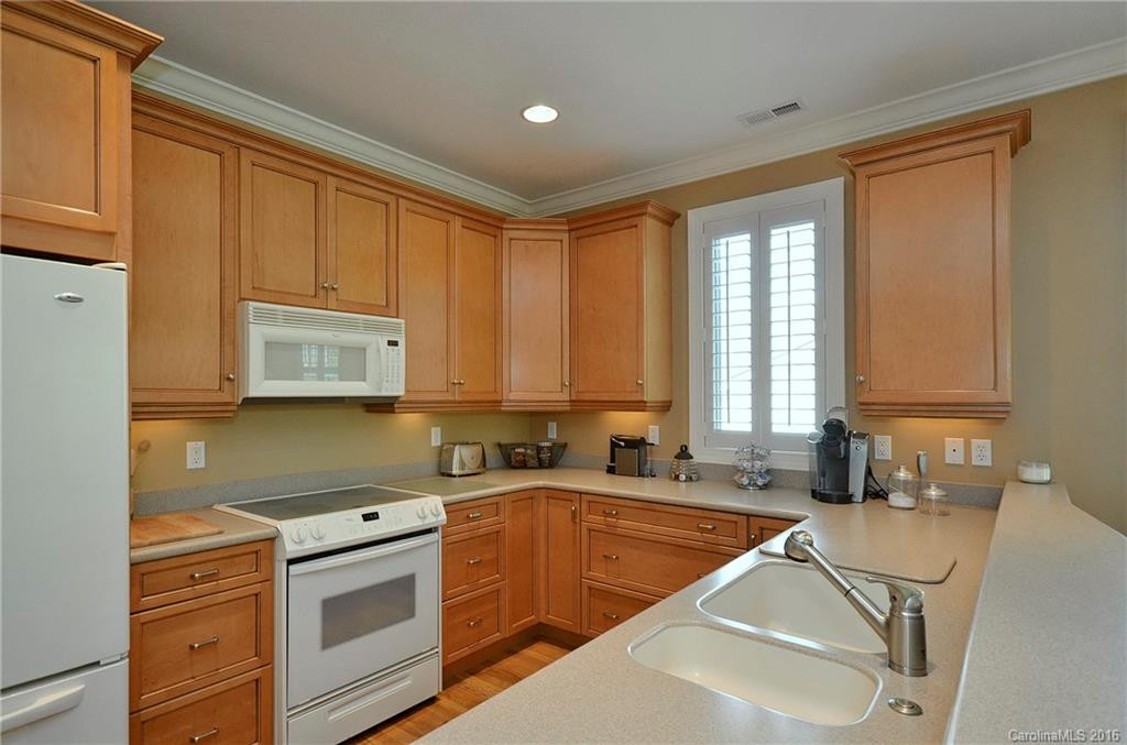 111 Augusta Circle #17 - Photo 5