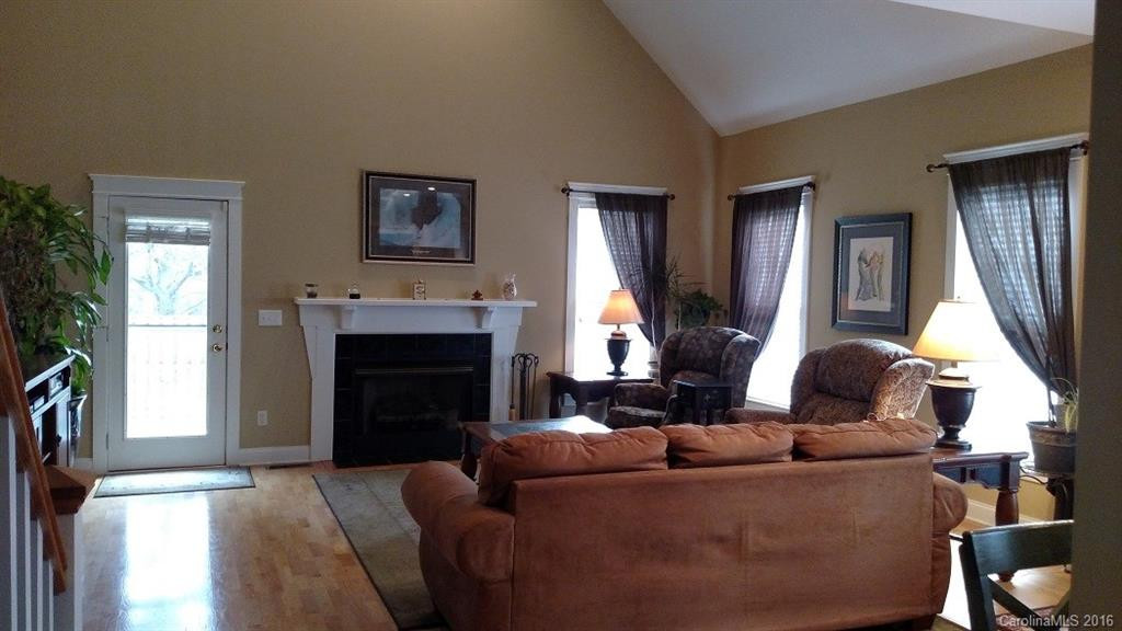 1407 Kenton Lane - Photo 2