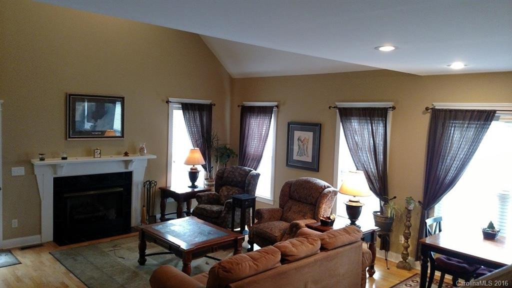 1407 Kenton Lane - Photo 3