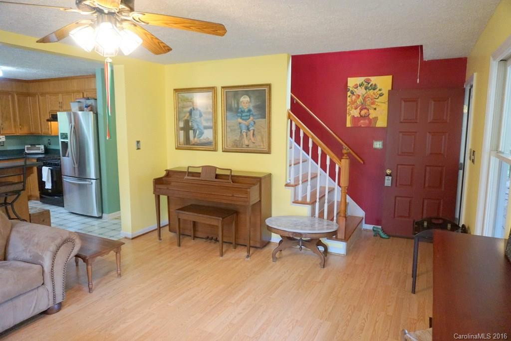 318 Acorn Lane - Photo 4