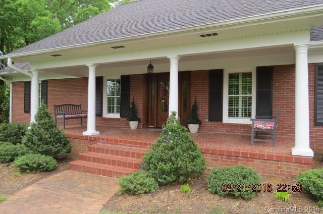 205 Fernwood Drive - Photo 2