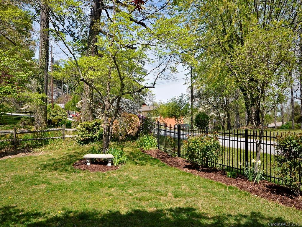 433 Hillcrest Circle #10 - Photo 2