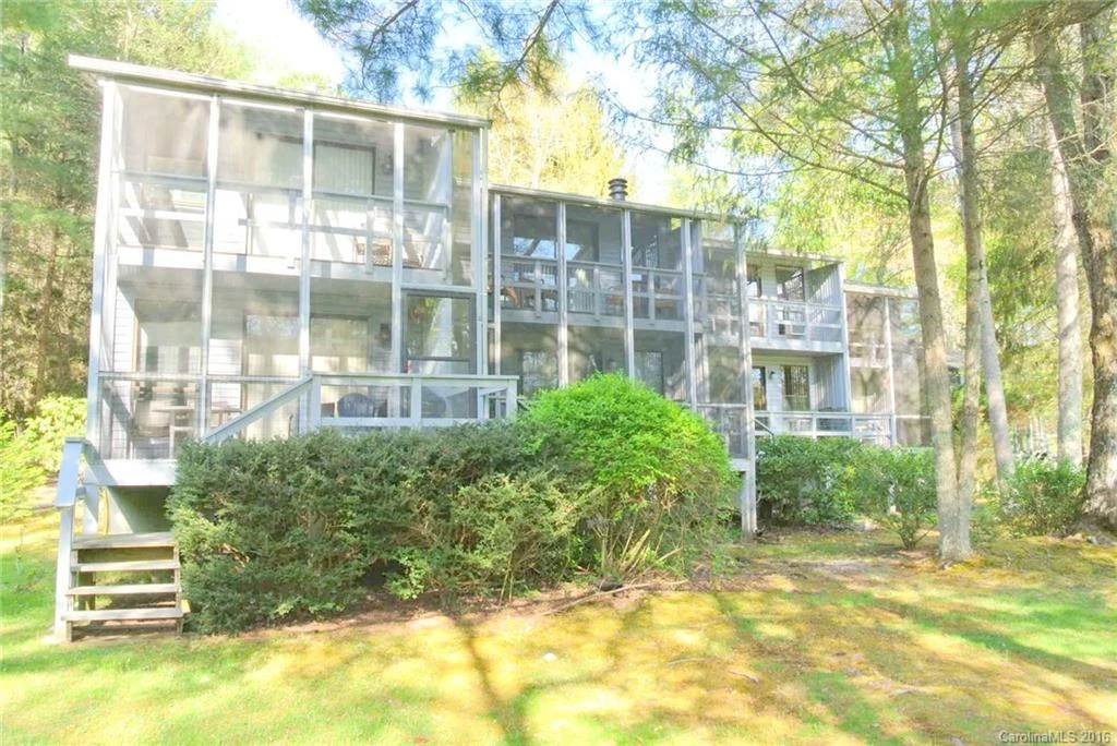 49 Lakeside Villas Court #05/056