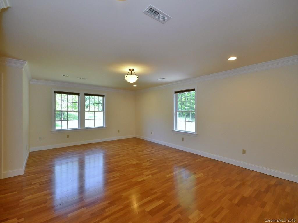 36 Trafalgar Circle - Photo 11