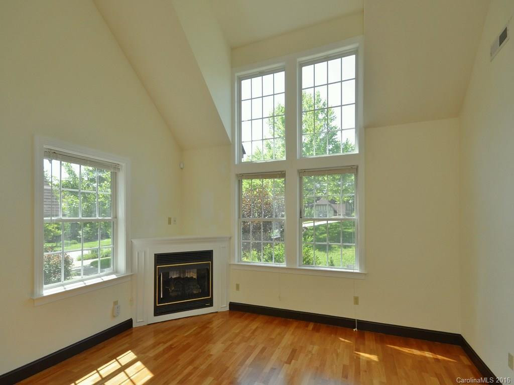 36 Trafalgar Circle - Photo 3