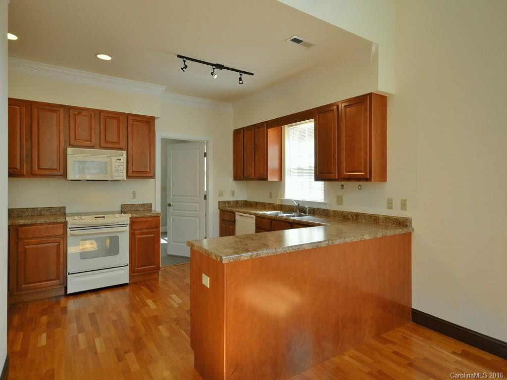 36 Trafalgar Circle - Photo 6