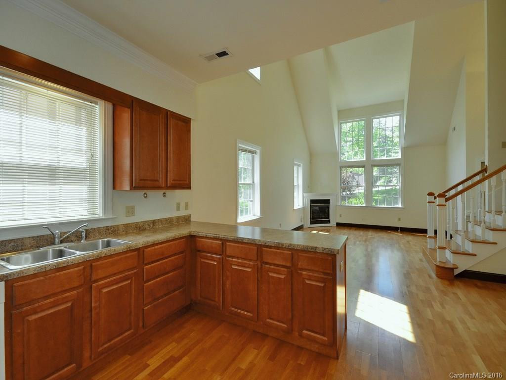 36 Trafalgar Circle - Photo 7