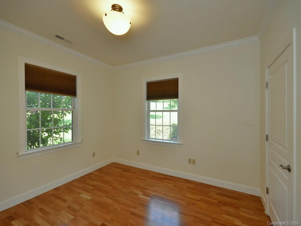 36 Trafalgar Circle - Photo 9