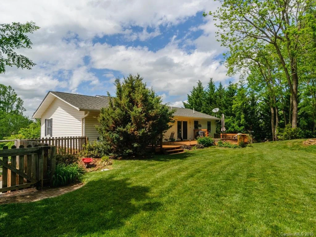 8 Fieldcrest Circle