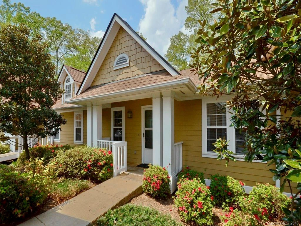 702 Woodlea Court #702