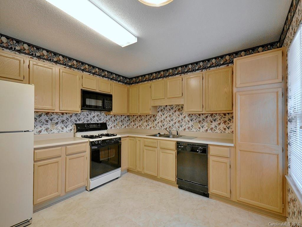 702 Woodlea Court #702 - Photo 4