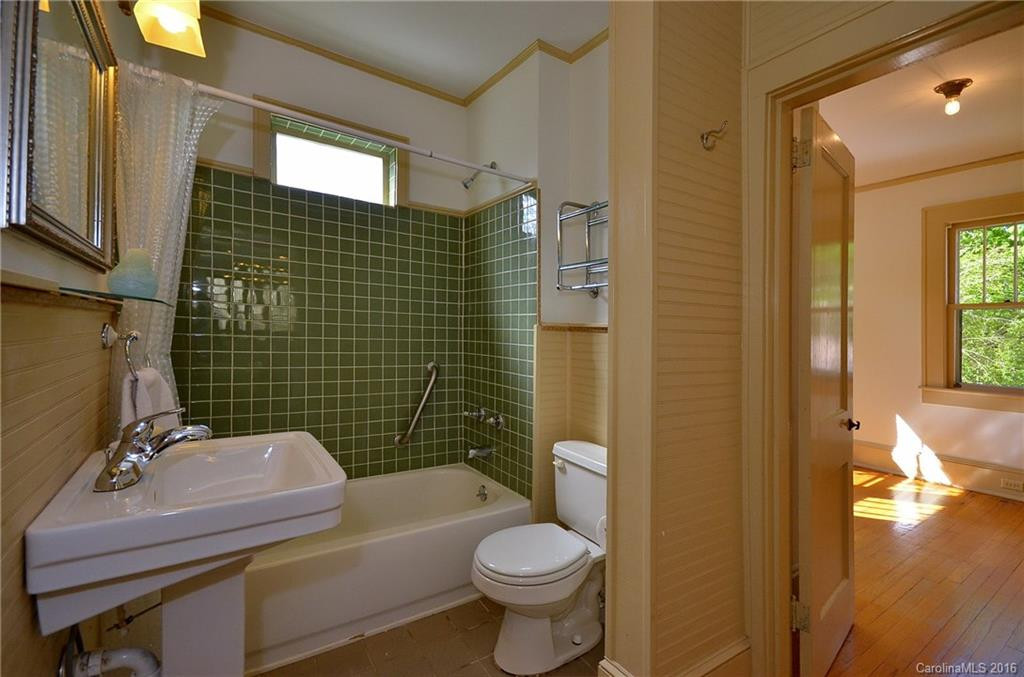 108 Murdock Avenue - Photo 12