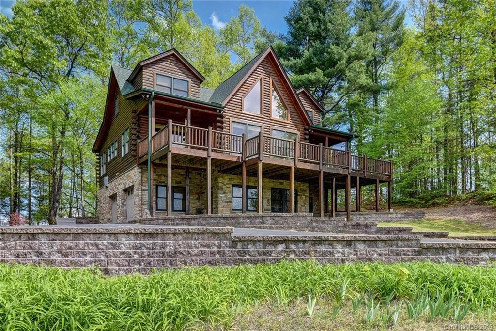 633 Whites Lake Boulevard