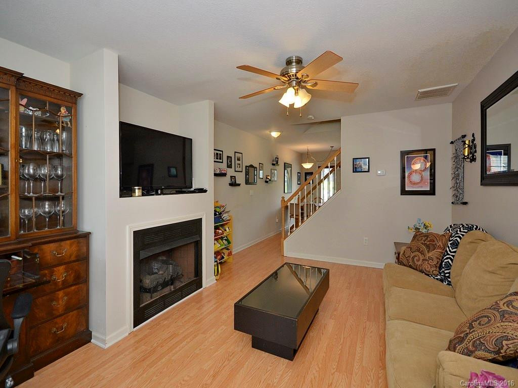 98 Stafford Court #60 - Photo 2